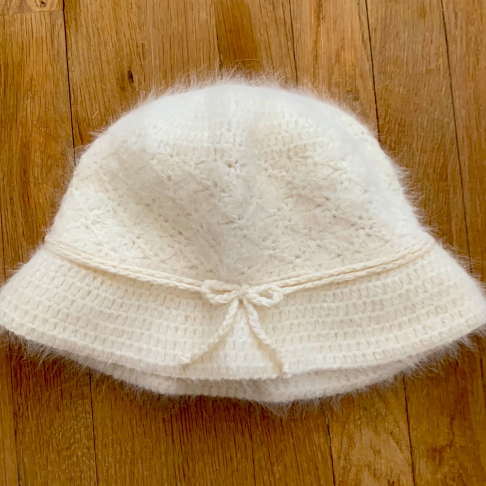 White OSFM bucket hat.